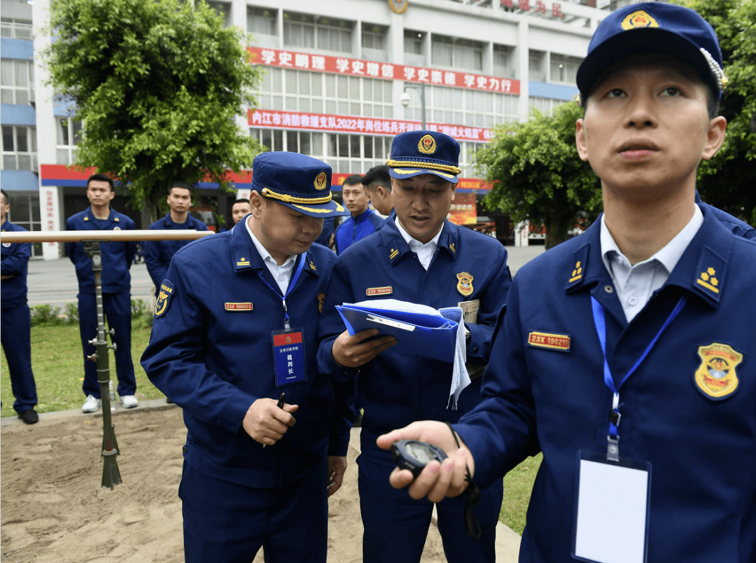 橄榄球淘汰赛，岭南闪电队与钱塘玄武队读秒扳平，体能对抗拉满！精神属性拉满-爱游戏中国